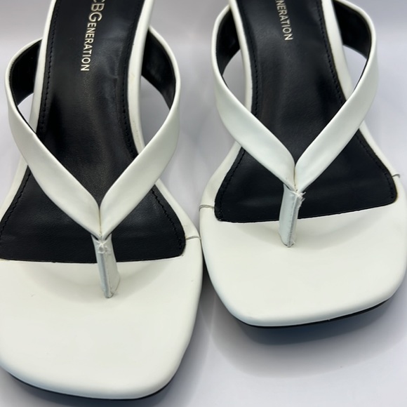BCBGeneration Sandals size 6.5 in EUC - Picture 6 of 7